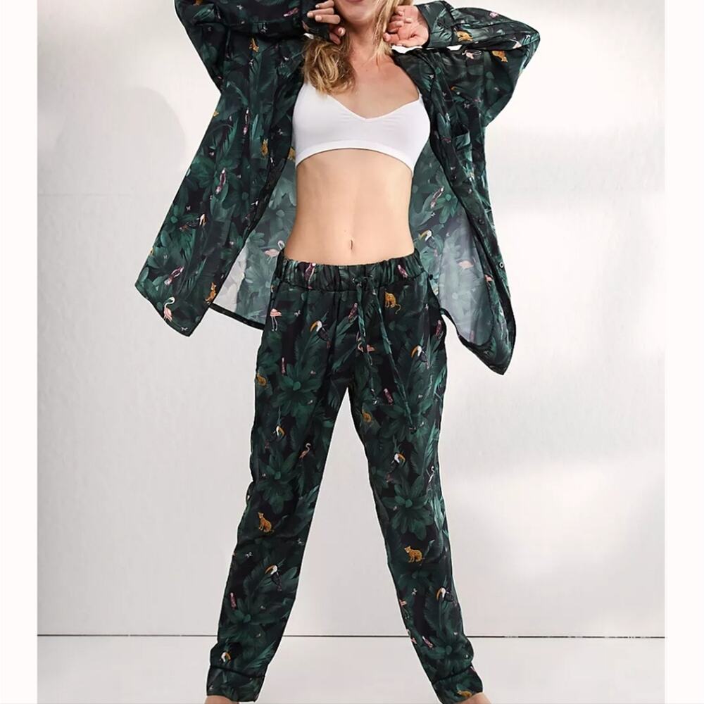 Plush Apparel Revolve Satin Pajama Set NWT Emerald Green Tropical Jungle Pants S - Picture 3 of 12